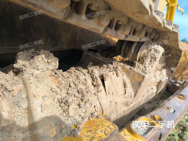 左驅(qū)動(dòng)輪(推土機(jī)底盤及工作裝置) 左驅(qū)動(dòng)輪(推土機(jī)底盤及工作裝置)