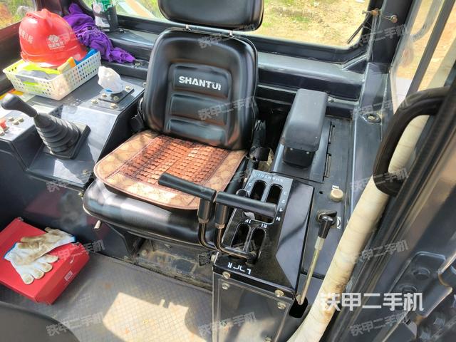 儀表盤全景(推土機(jī)駕駛室) 儀表盤全景(推土機(jī)駕駛室)