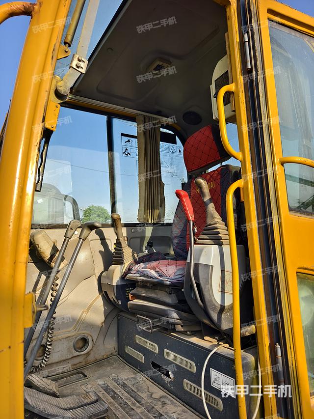 驾驶室整体（整机外观）