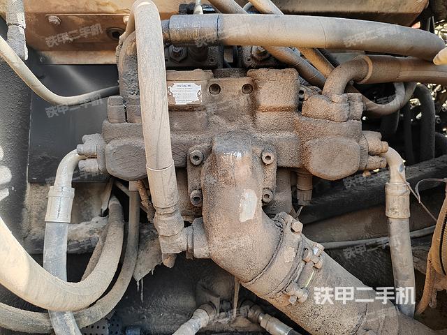 液压泵舱室正面整体（整机外观）