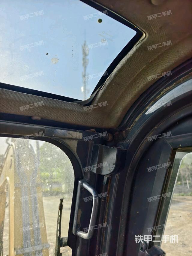 左后方玻璃角標(biāo)（駕駛室部分）