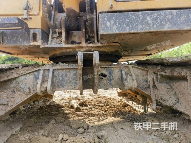 轉(zhuǎn)盤和下車架正前（工作和回轉(zhuǎn)裝置）