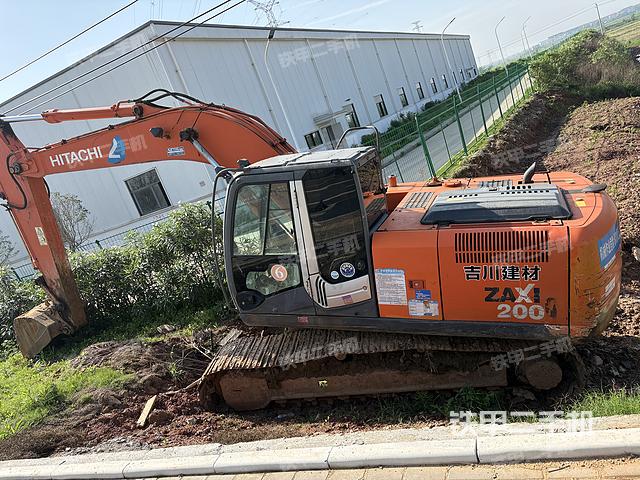 駕駛室頂部(整機外觀) 駕駛室頂部(整機外觀)