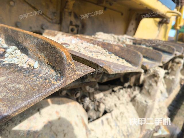 右引導(dǎo)輪(推土機(jī)底盤及工作裝置) 右引導(dǎo)輪(推土機(jī)底盤及工作裝置)