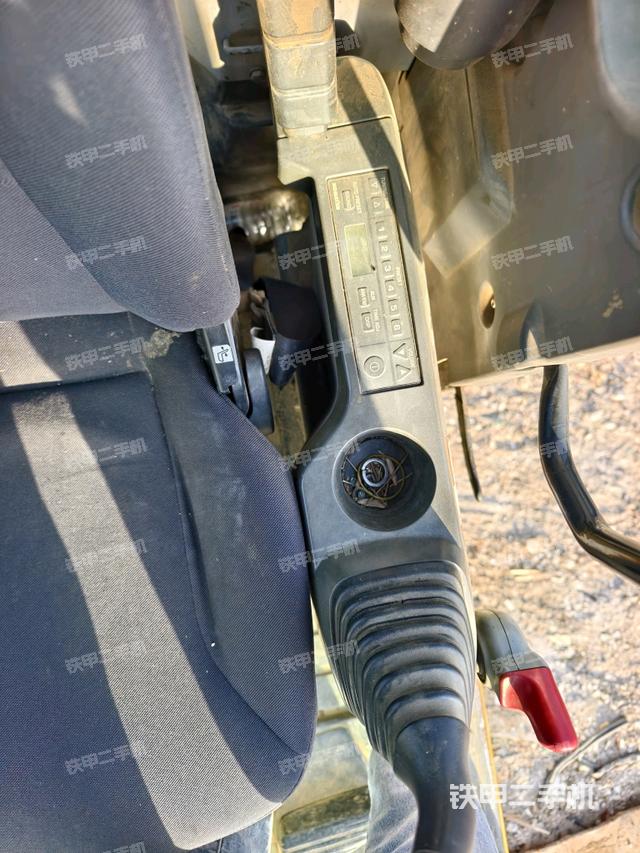 座椅左側(cè)控制臺(tái)/音響/含左手柄（駕駛室部分）