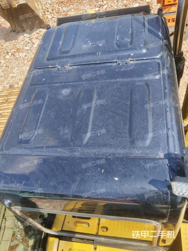 駕駛室頂部（整機外觀）