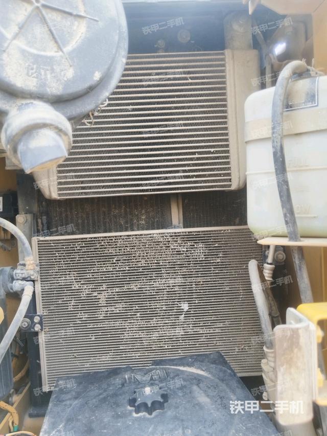 散熱器正面(大件艙室) 散熱器正面(大件艙室)