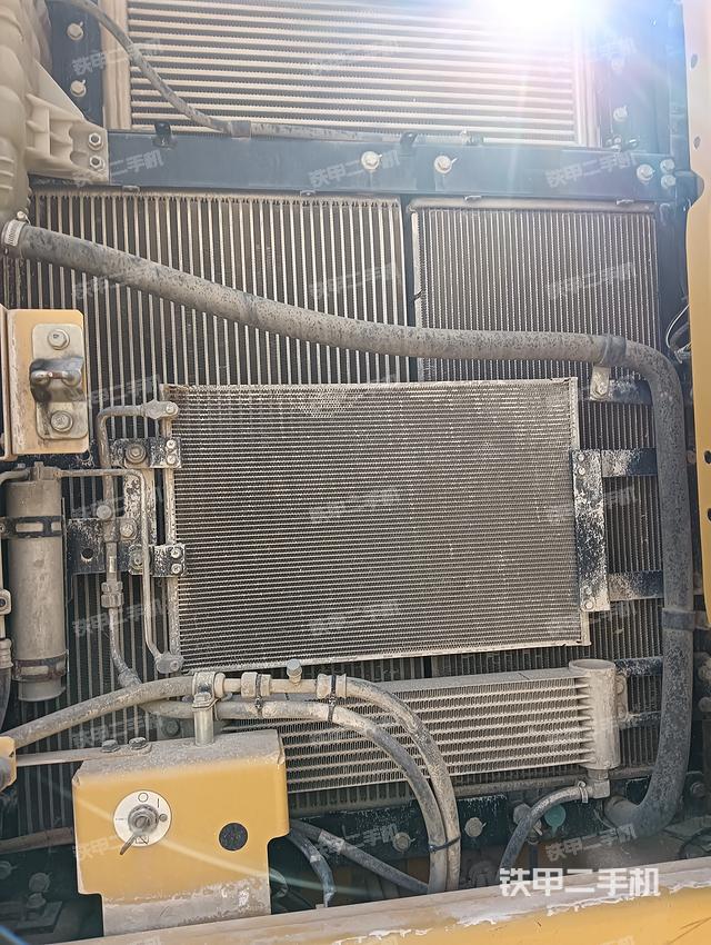 驾驶室顶部（整机外观）