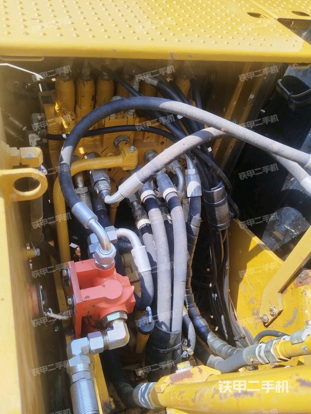 回轉馬達和主控閥（整機外觀）