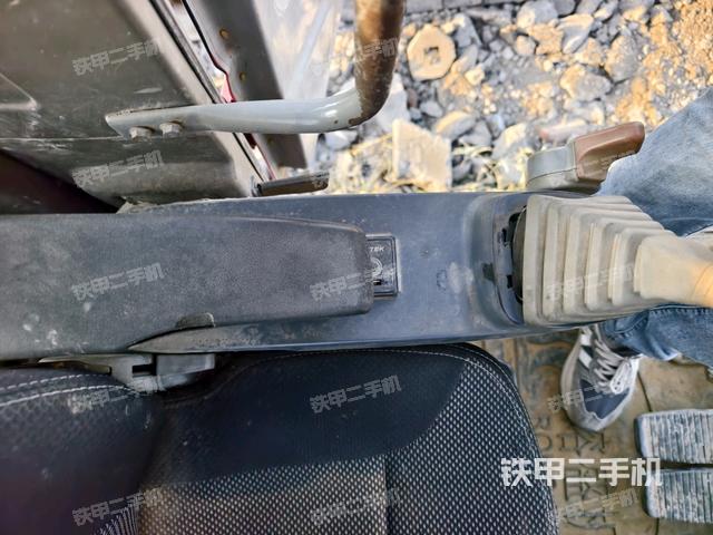 座椅左側(cè)控制臺(tái)/音響/含左手柄（駕駛室部分）