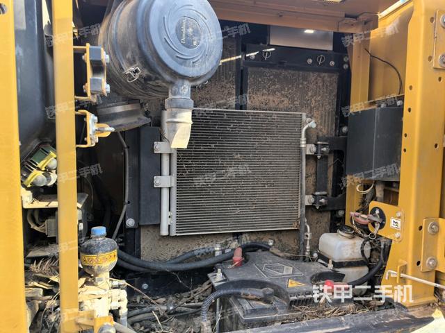 散熱器正面(大件艙室) 散熱器正面(大件艙室)