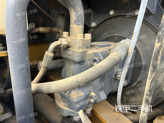 液壓泵艙室正面整體(整機(jī)外觀) 液壓泵艙室正面整體(整機(jī)外觀)