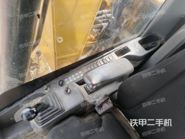 座椅右側(cè)控制臺(tái)/鑰匙門/油門/含右手柄(駕駛室部分) 座椅右側(cè)控制臺(tái)/鑰匙門/油門/含右手柄(駕駛室部分)