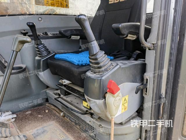 座椅左側(cè)控制臺(tái)/音響/含左手柄（駕駛室部分）