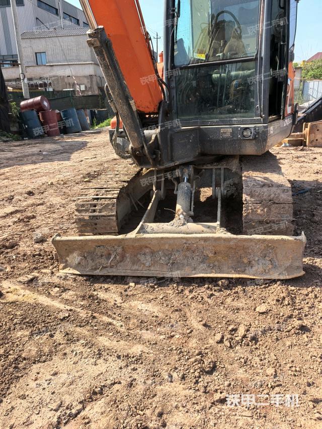 轉(zhuǎn)盤和下車架正前（工作和回轉(zhuǎn)裝置）