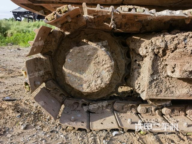 右驅(qū)動(dòng)輪（行走機(jī)構(gòu)）