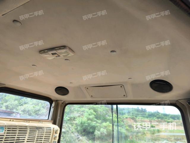 駕駛室左側(cè)全景照(推土機(jī)駕駛室) 駕駛室左側(cè)全景照(推土機(jī)駕駛室)