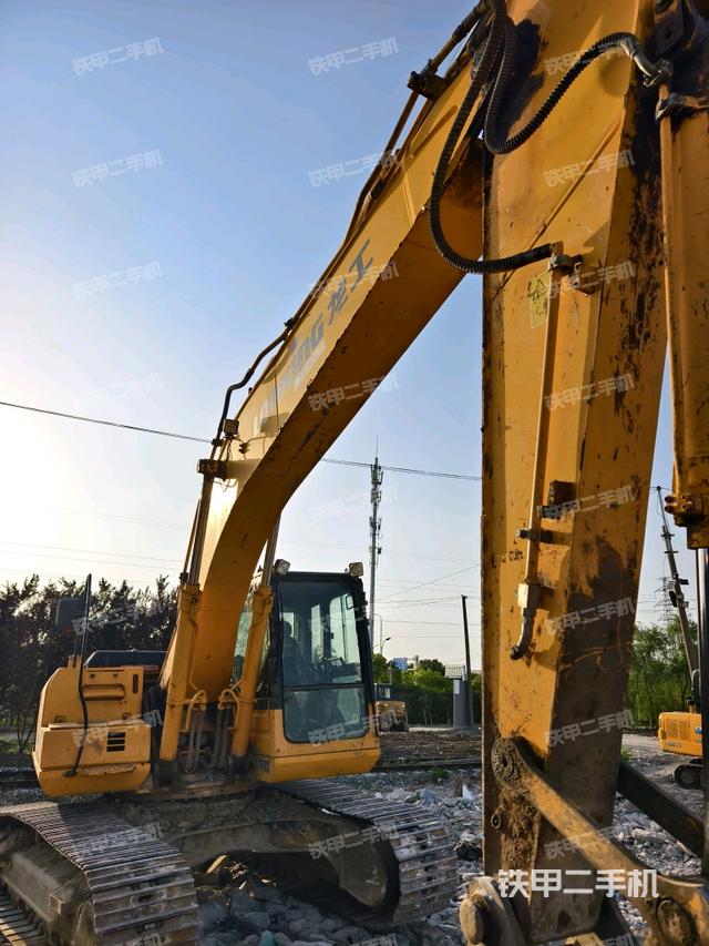 大臂整体 右侧(工作和回转装置) 大臂整体 右侧(工作和回转装置)