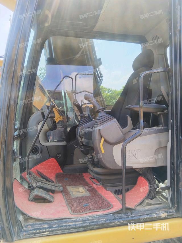 駕駛室整體（整機外觀）