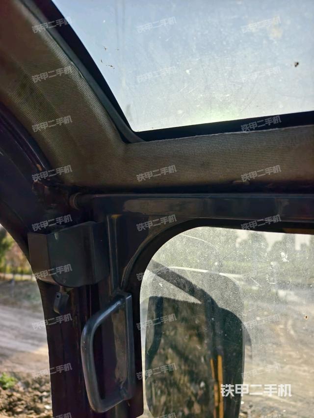 右側(cè)玻璃角標(biāo)（駕駛室部分）