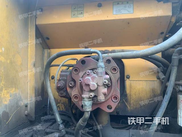 液壓泵艙室正面整體(整機(jī)外觀) 液壓泵艙室正面整體(整機(jī)外觀)