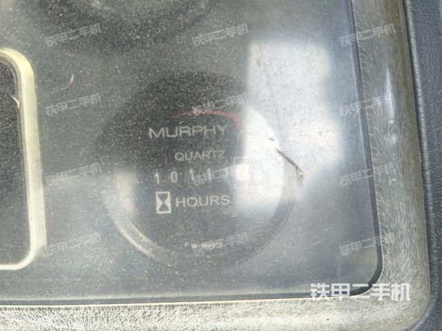 駕駛室內(nèi)部全景(推土機(jī)駕駛室) 駕駛室內(nèi)部全景(推土機(jī)駕駛室)