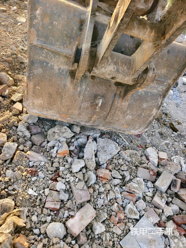 小臂整体左后(工作和回转装置) 小臂整体左后(工作和回转装置)