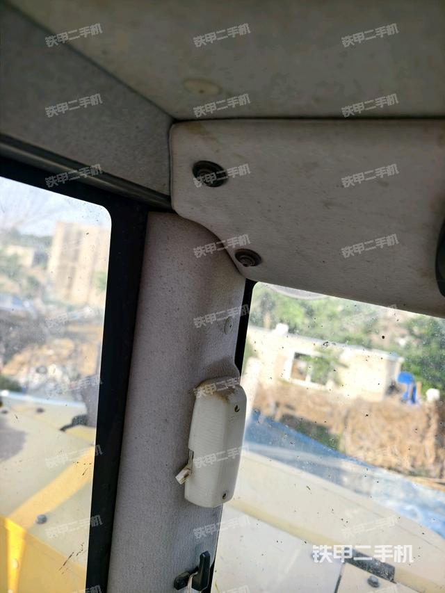 左后方玻璃角標(biāo)（駕駛室部分）