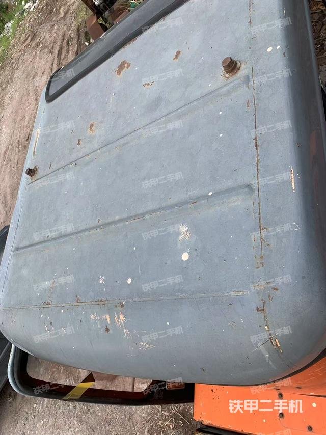 驾驶室顶部（整机外观）