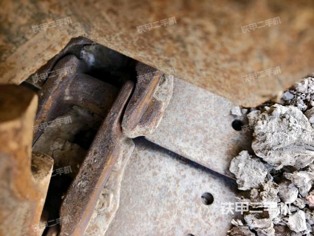 左驅(qū)動(dòng)輪（行走機(jī)構(gòu)）