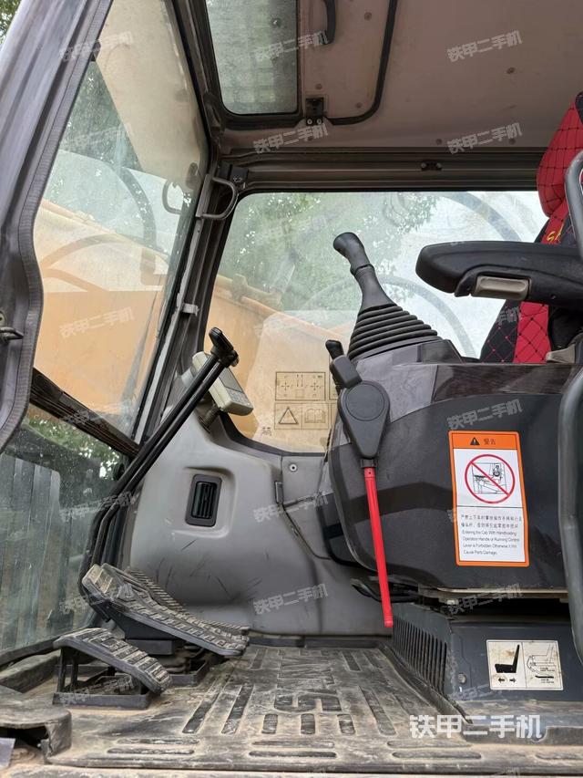 駕駛室整體（整機(jī)外觀）