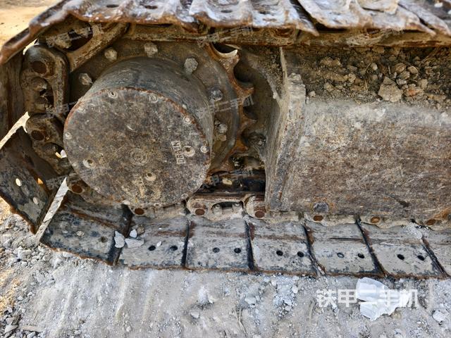 左驅(qū)動(dòng)輪（行走機(jī)構(gòu)）