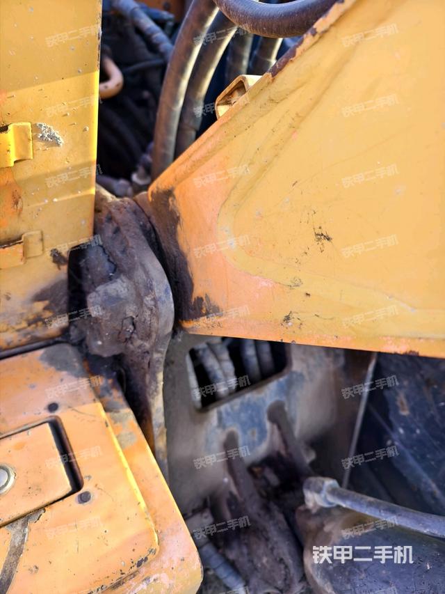 大臂根部?斜（工作和回轉(zhuǎn)裝置）