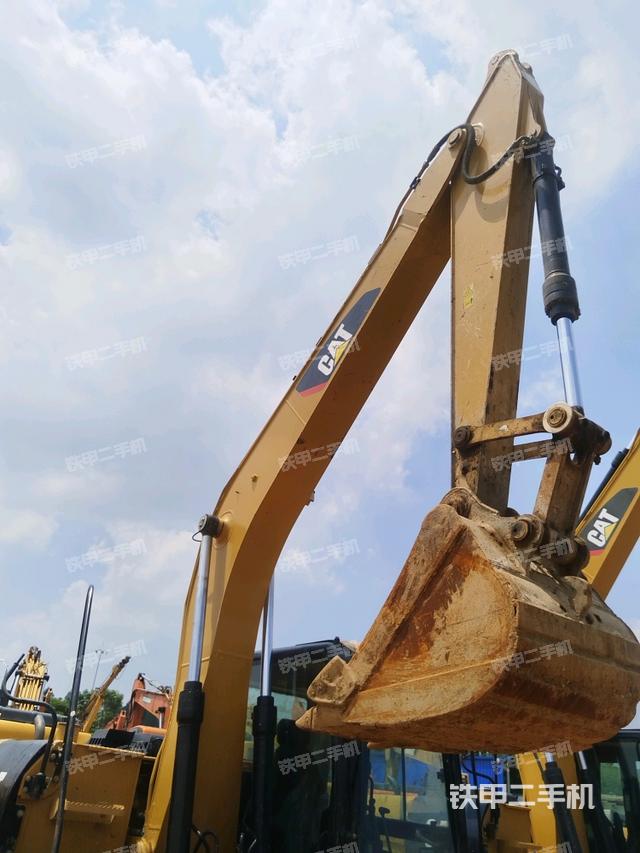 大臂整體?右側(cè)(工作和回轉(zhuǎn)裝置) 大臂整體?右側(cè)(工作和回轉(zhuǎn)裝置)