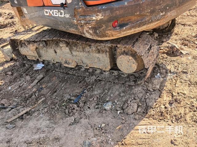 左側(cè)履帶整體?（行走機構(gòu)）