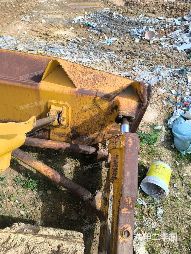 推土鏟左后(推土機(jī)底盤及工作裝置) 推土鏟左后(推土機(jī)底盤及工作裝置)