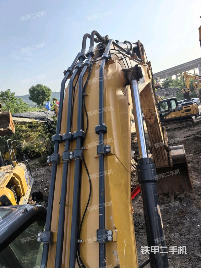 大臂背部俯視（工作和回轉(zhuǎn)裝置）