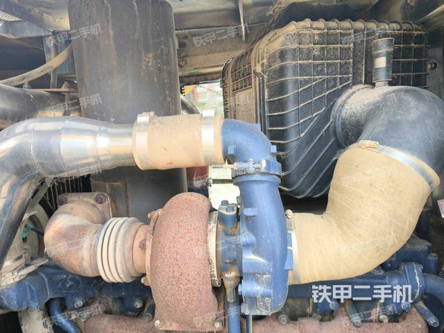 發(fā)動(dòng)機(jī)右側(cè)全景(推土機(jī)發(fā)動(dòng)機(jī)艙) 發(fā)動(dòng)機(jī)右側(cè)全景(推土機(jī)發(fā)動(dòng)機(jī)艙)