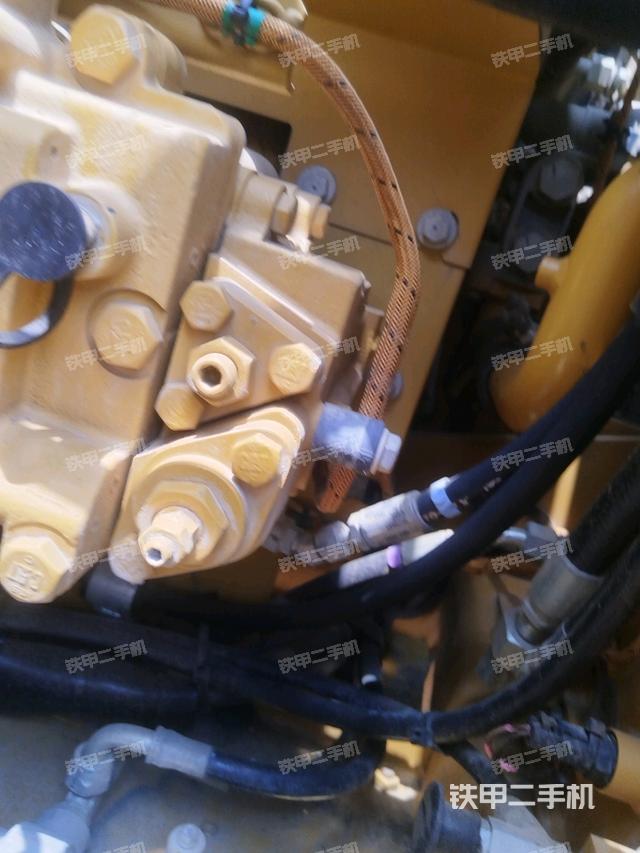 液壓泵斜45?右(大件艙室) 液壓泵斜45?右(大件艙室)