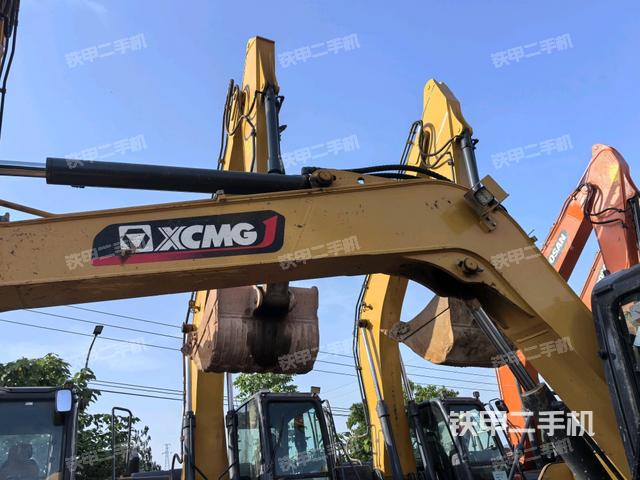 小臂整體左后(工作和回轉(zhuǎn)裝置) 小臂整體左后(工作和回轉(zhuǎn)裝置)