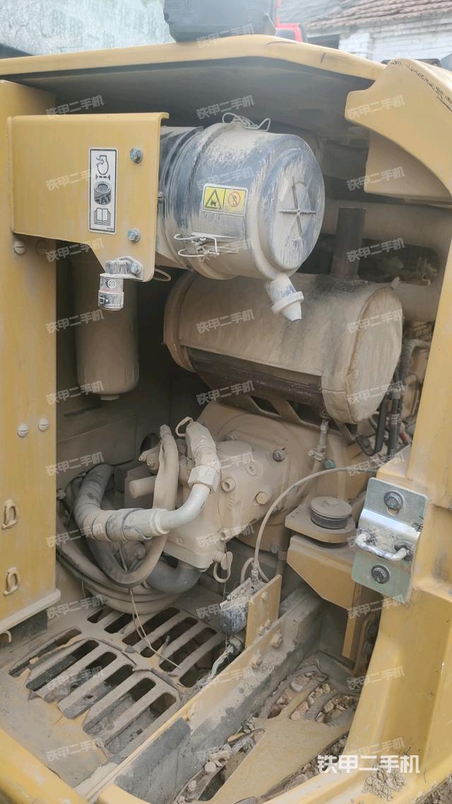 液壓泵艙室正面整體(整機(jī)外觀) 液壓泵艙室正面整體(整機(jī)外觀)