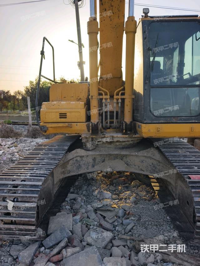 大臂油缸整體?豎拍（工作和回轉(zhuǎn)裝置）
