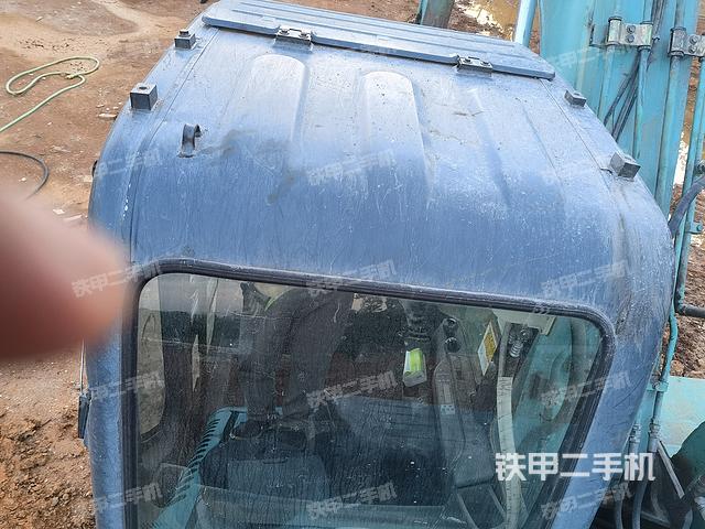 驾驶室顶部（整机外观）