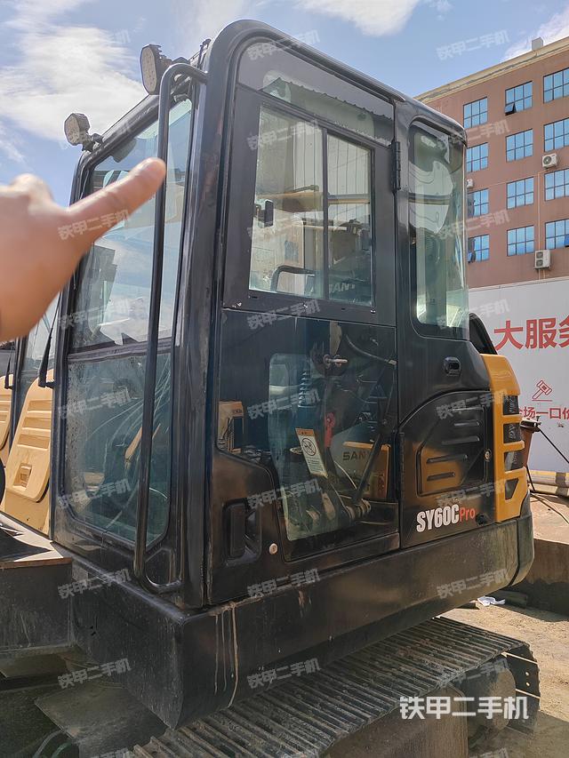 駕駛室整體（整機(jī)外觀）