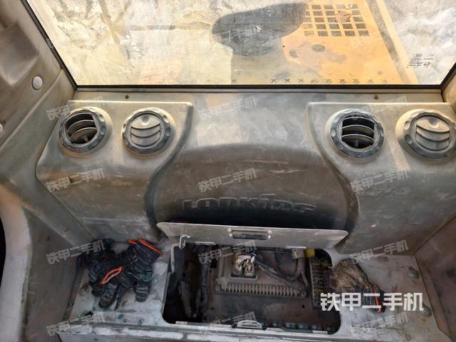 座椅后部(驾驶室部分) 座椅后部(驾驶室部分)