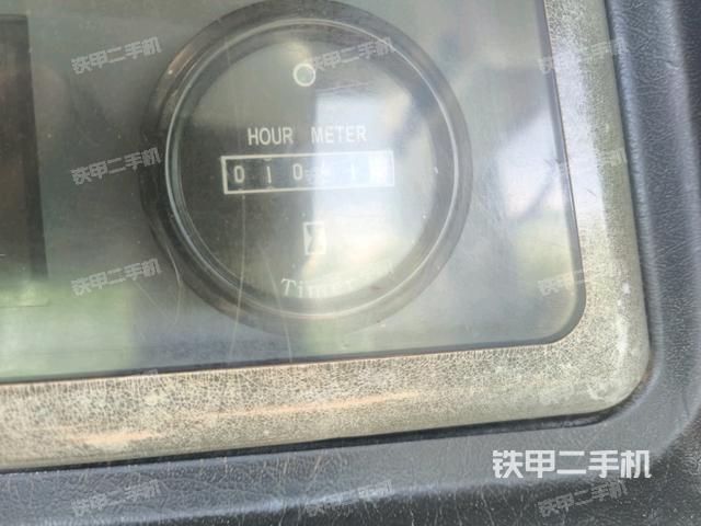 駕駛室內(nèi)部頂部(推土機(jī)駕駛室) 駕駛室內(nèi)部頂部(推土機(jī)駕駛室)