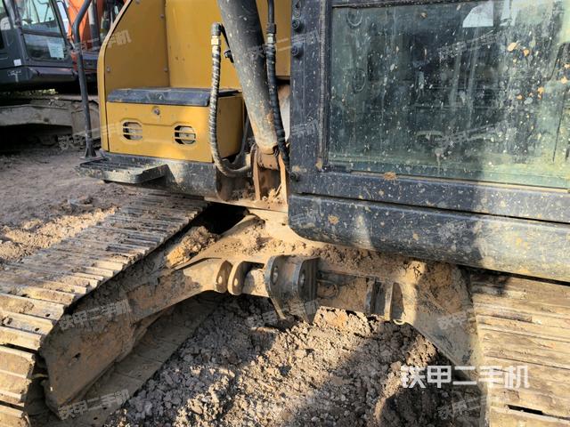 小臂整體右前(工作和回轉(zhuǎn)裝置) 小臂整體右前(工作和回轉(zhuǎn)裝置)