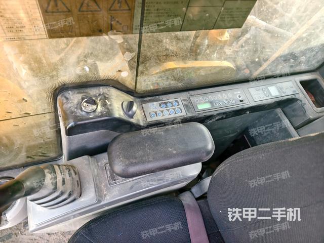 座椅右側(cè)控制臺/鑰匙門/油門/含右手柄（駕駛室部分）