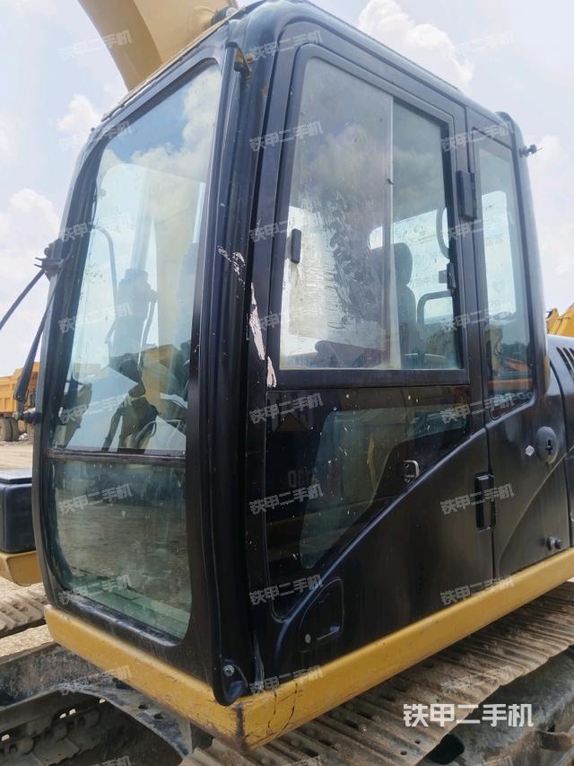 駕駛室左前45度(駕駛室部分) 駕駛室左前45度(駕駛室部分)