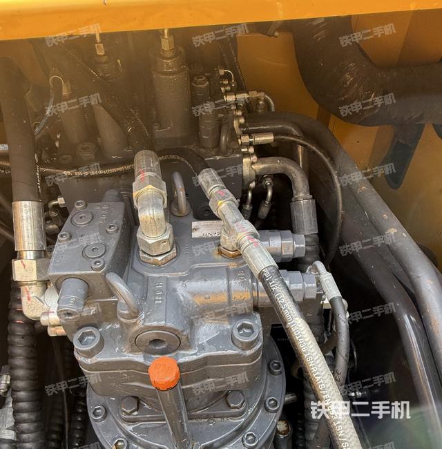 回轉(zhuǎn)馬達(dá)和主控閥（整機(jī)外觀）